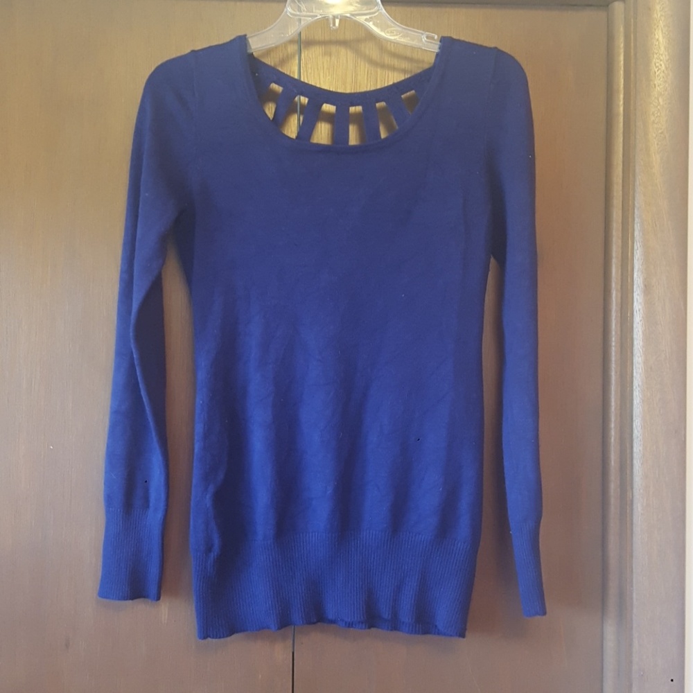 Sweater detailed back